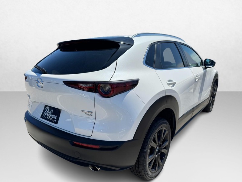 Mazda CX-30 Vehicle Full-screen Gallery Image 05