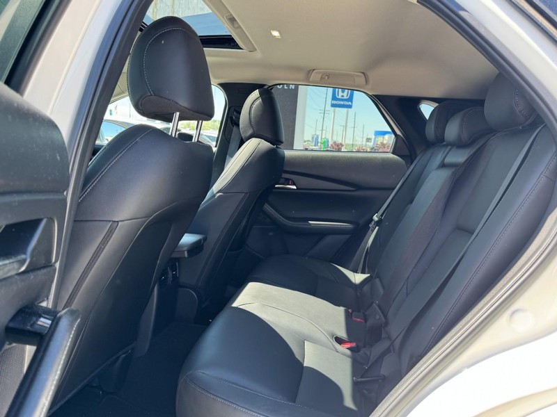 Mazda CX-30 Vehicle Full-screen Gallery Image 12