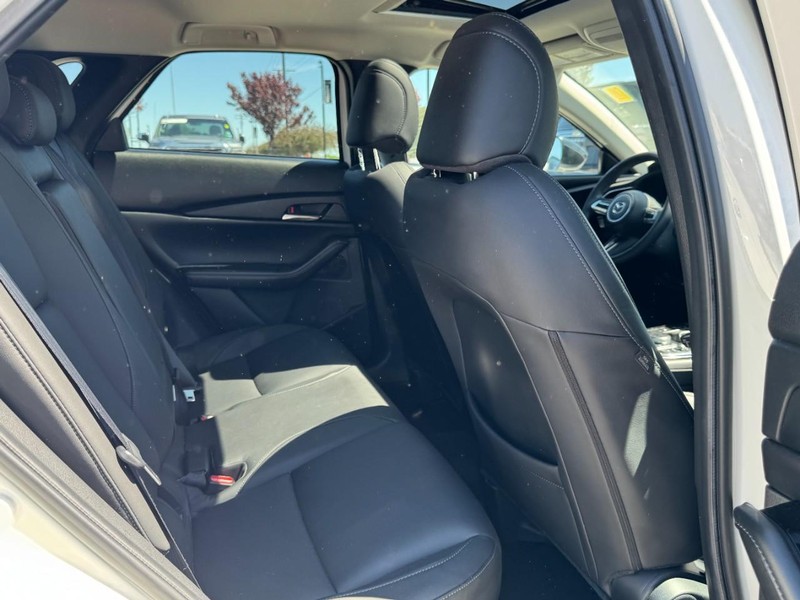 Mazda CX-30 Vehicle Full-screen Gallery Image 13
