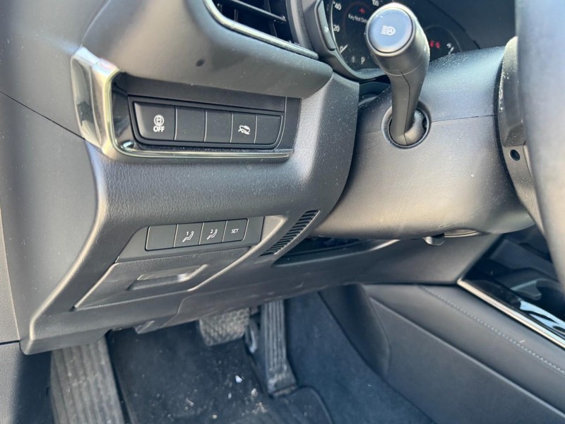 Mazda CX-30 Vehicle Full-screen Gallery Image 14