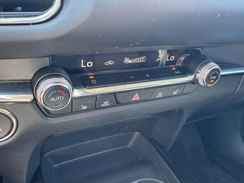 Mazda CX-30 Vehicle Full-screen Gallery Image 17