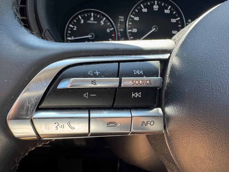 Mazda CX-30 Vehicle Full-screen Gallery Image 18