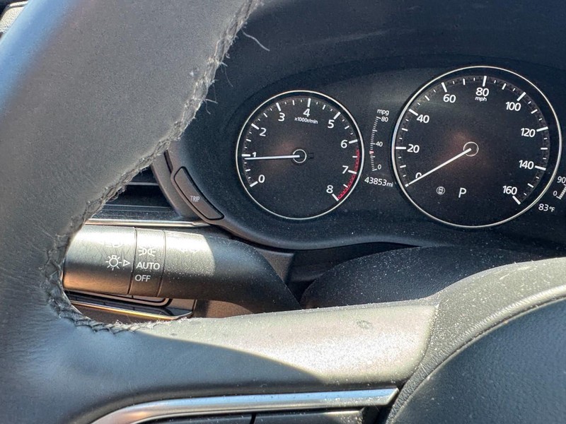 Mazda CX-30 Vehicle Full-screen Gallery Image 20