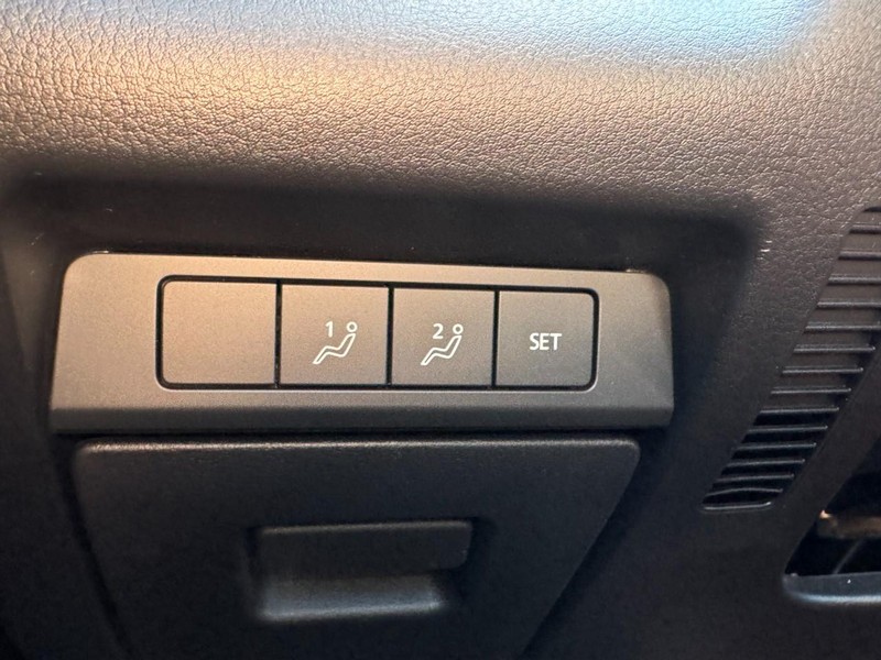 Mazda CX-30 Vehicle Full-screen Gallery Image 22