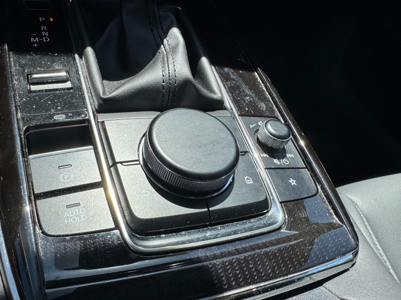 Mazda CX-30 Vehicle Full-screen Gallery Image 23