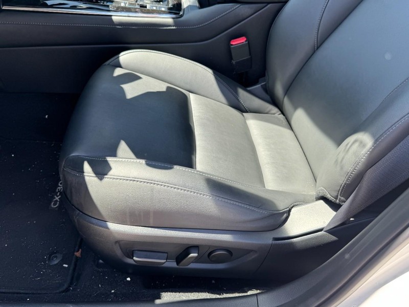 Mazda CX-30 Vehicle Full-screen Gallery Image 26