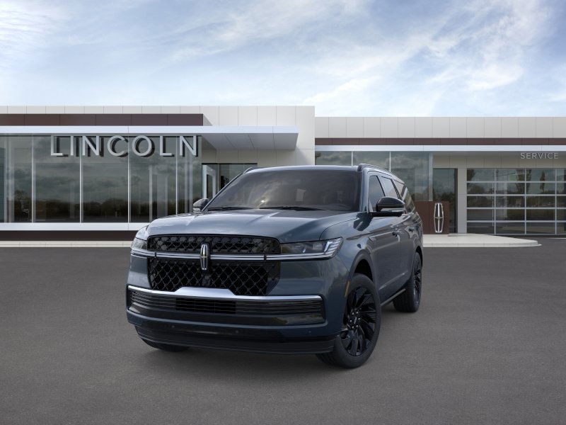 Lincoln Navigator Vehicle Full-screen Gallery Image 02