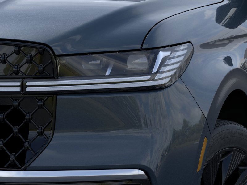 Lincoln Navigator Vehicle Full-screen Gallery Image 18