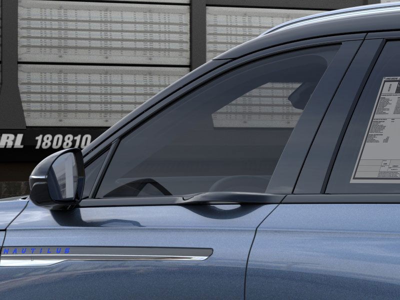 Lincoln Nautilus Vehicle Full-screen Gallery Image 20