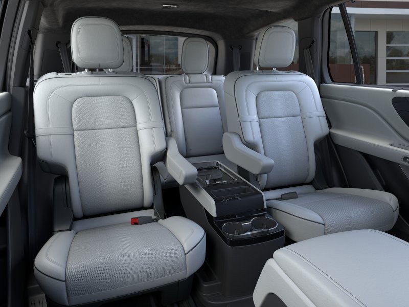 Lincoln Aviator Vehicle Full-screen Gallery Image 11