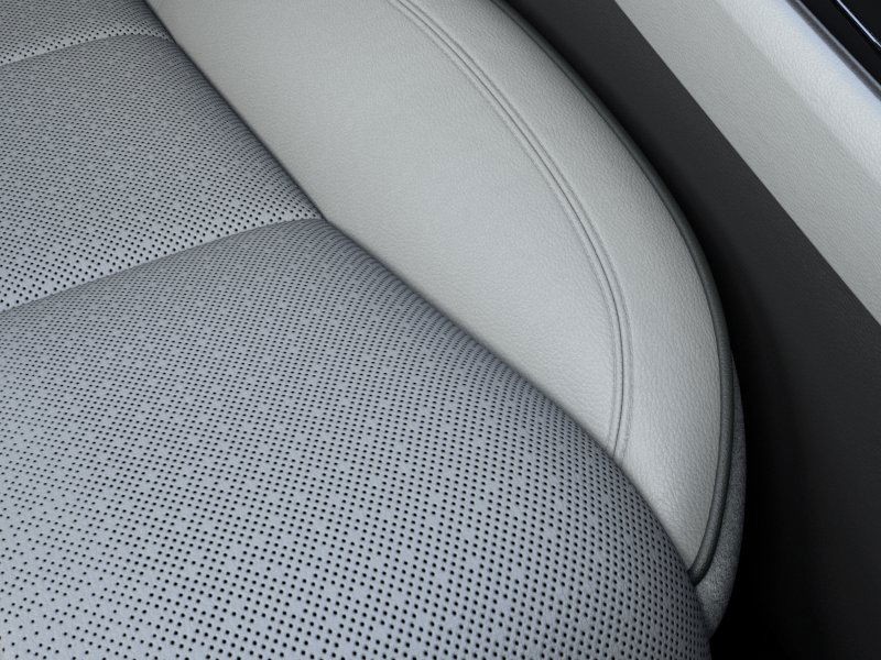 Lincoln Aviator Vehicle Full-screen Gallery Image 16