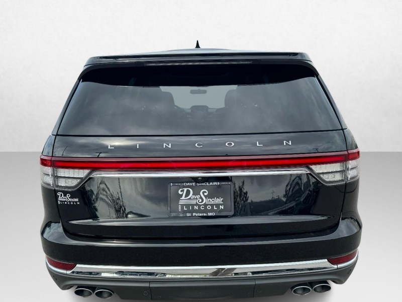 Lincoln Aviator Vehicle Full-screen Gallery Image 06