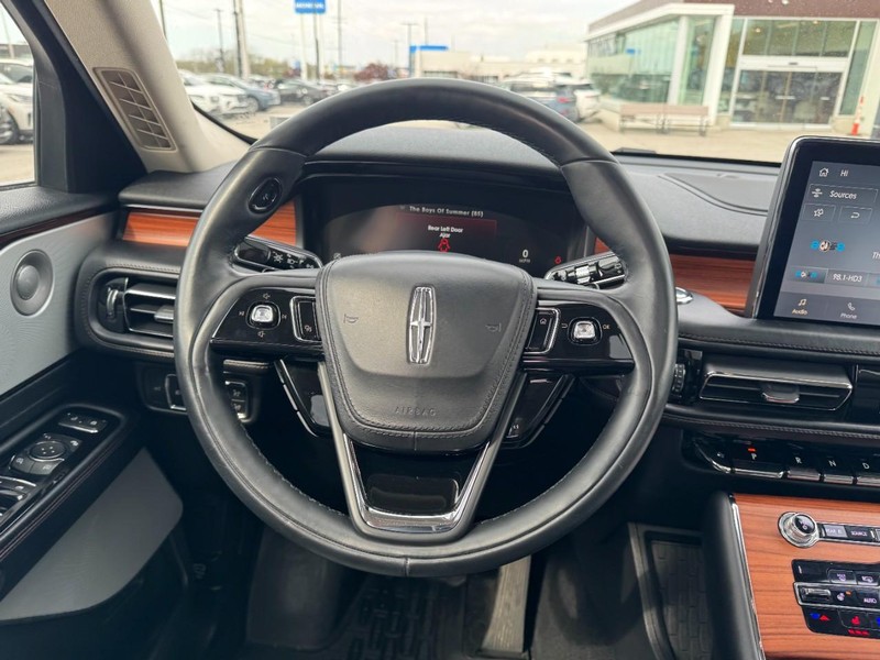 Lincoln Aviator Vehicle Full-screen Gallery Image 10