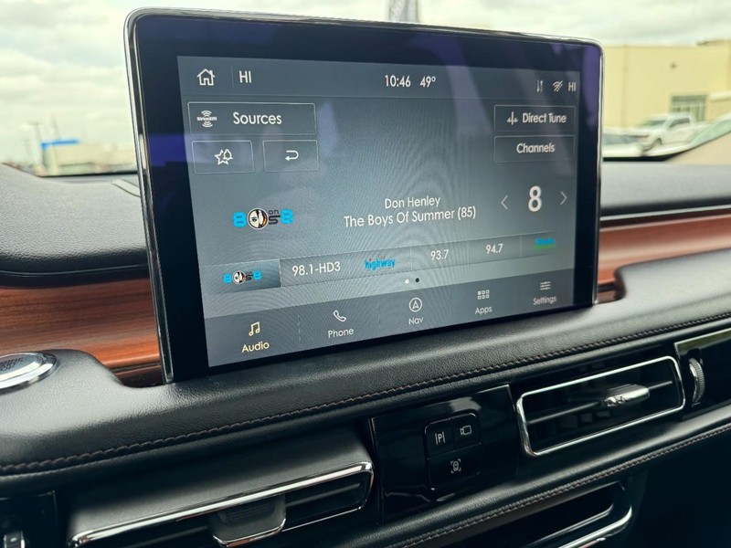 Lincoln Aviator Vehicle Full-screen Gallery Image 16