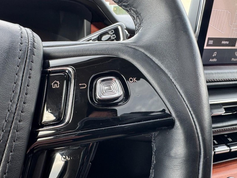 Lincoln Aviator Vehicle Full-screen Gallery Image 19