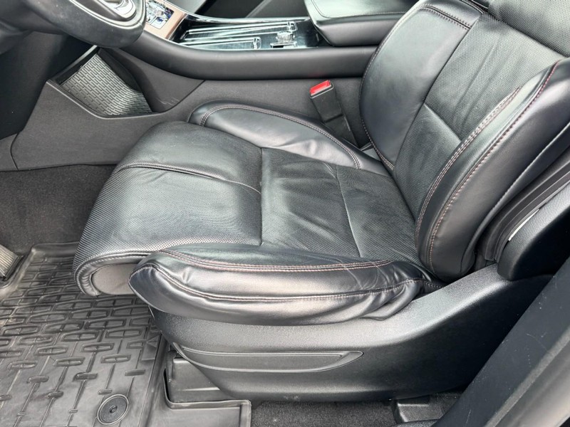 Lincoln Aviator Vehicle Full-screen Gallery Image 26