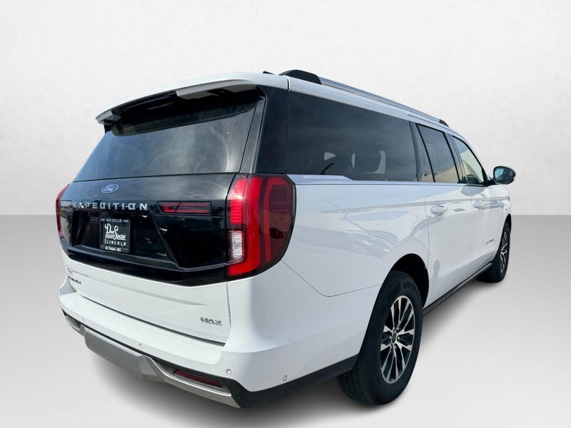 Ford Expedition Max Vehicle Full-screen Gallery Image 05