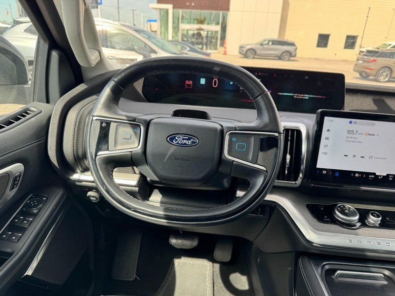 Ford Expedition Max Vehicle Full-screen Gallery Image 10