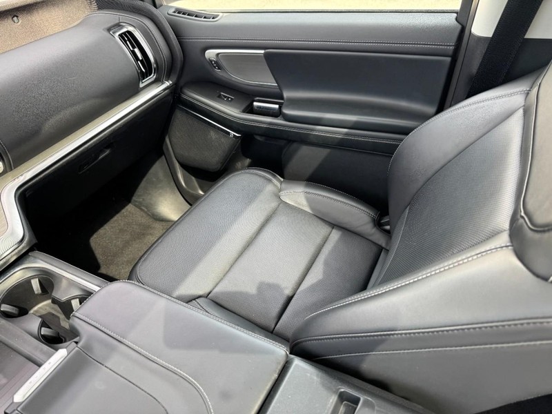 Ford Expedition Max Vehicle Full-screen Gallery Image 11