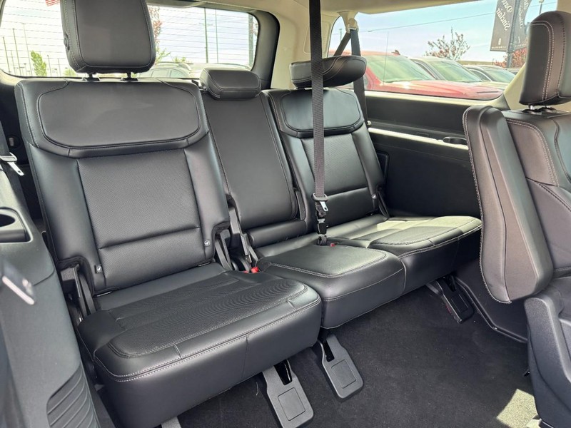 Ford Expedition Max Vehicle Full-screen Gallery Image 14