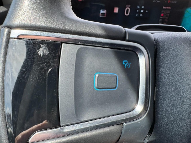 Ford Expedition Max Vehicle Full-screen Gallery Image 18