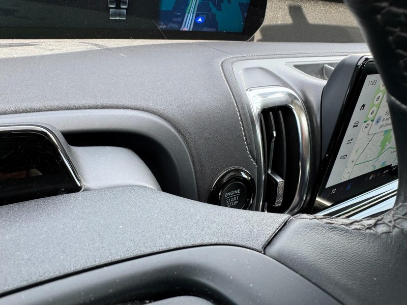 Ford Expedition Max Vehicle Full-screen Gallery Image 21