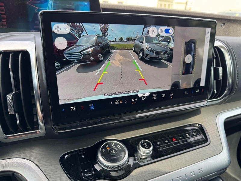 Ford Expedition Max Vehicle Full-screen Gallery Image 24