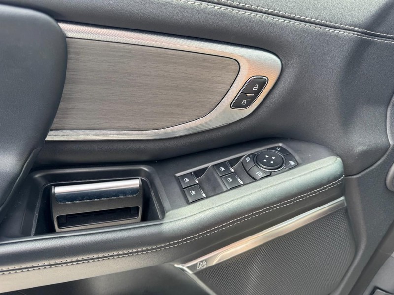 Ford Expedition Max Vehicle Full-screen Gallery Image 25