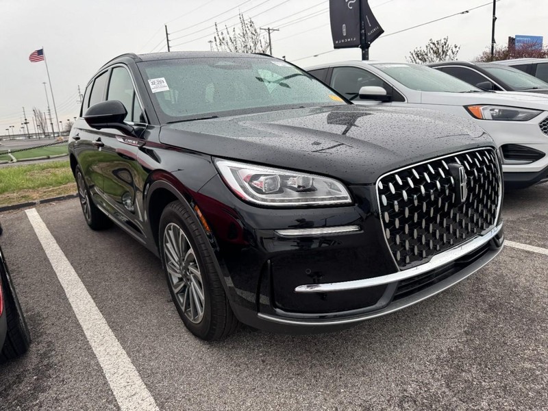 Lincoln Corsair Vehicle Full-screen Gallery Image 03