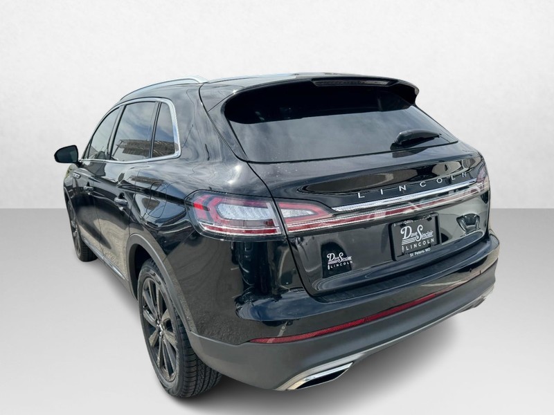 Lincoln Nautilus Vehicle Full-screen Gallery Image 07