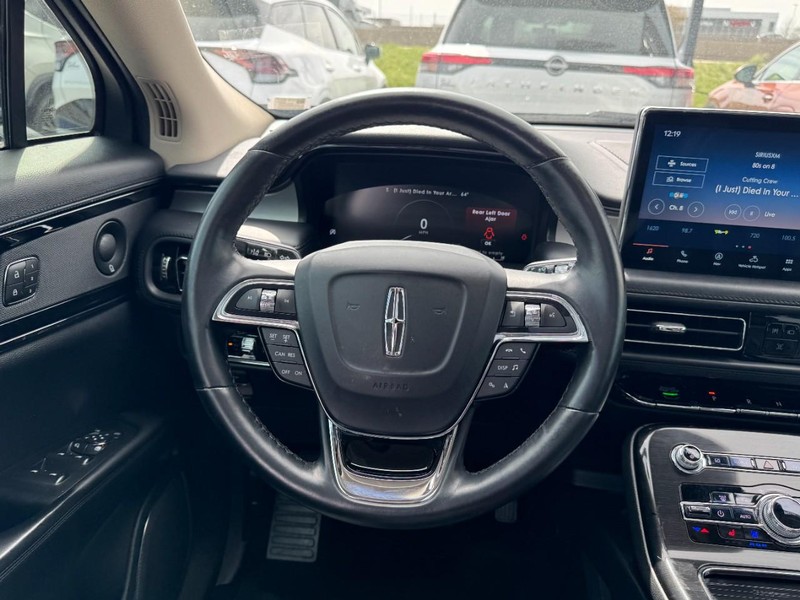 Lincoln Nautilus Vehicle Full-screen Gallery Image 10