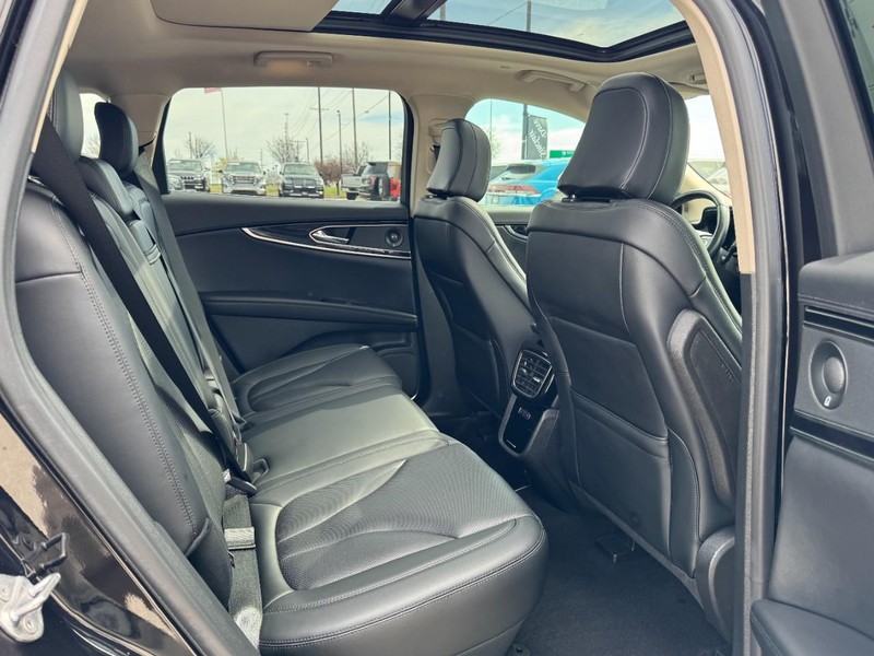 Lincoln Nautilus Vehicle Full-screen Gallery Image 13