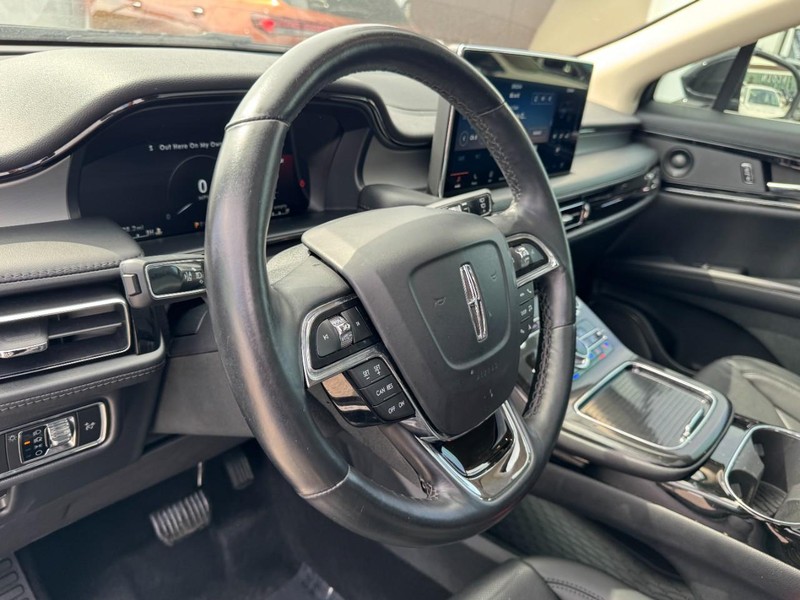 Lincoln Nautilus Vehicle Full-screen Gallery Image 15