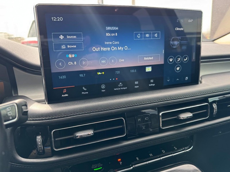 Lincoln Nautilus Vehicle Full-screen Gallery Image 16