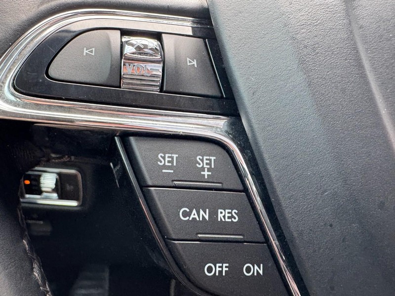 Lincoln Nautilus Vehicle Full-screen Gallery Image 18