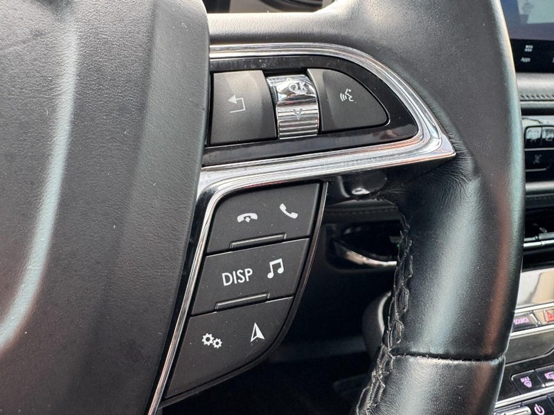 Lincoln Nautilus Vehicle Full-screen Gallery Image 19