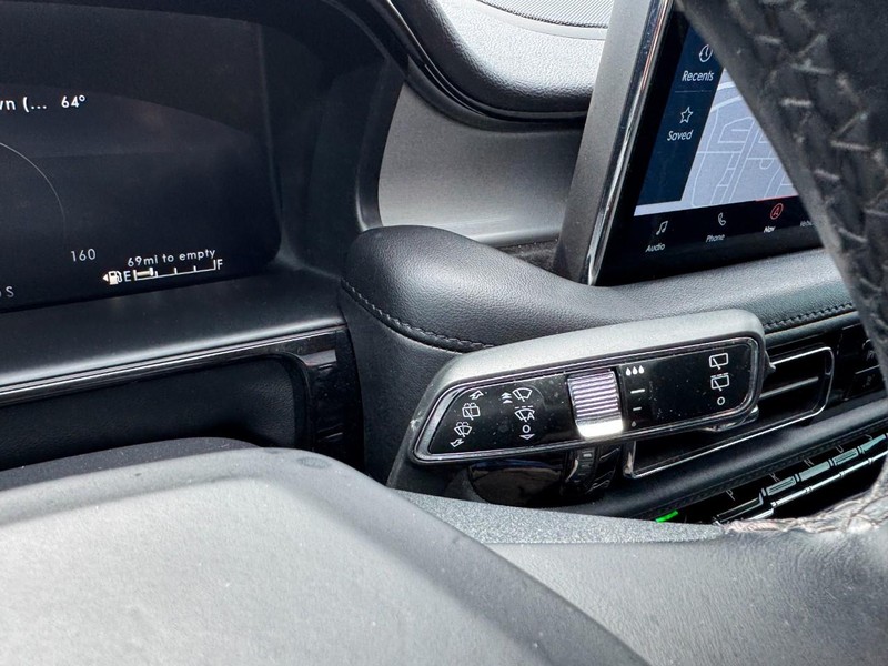 Lincoln Nautilus Vehicle Full-screen Gallery Image 21