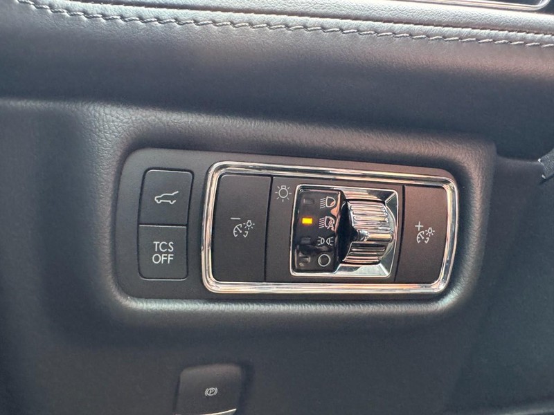 Lincoln Nautilus Vehicle Full-screen Gallery Image 22