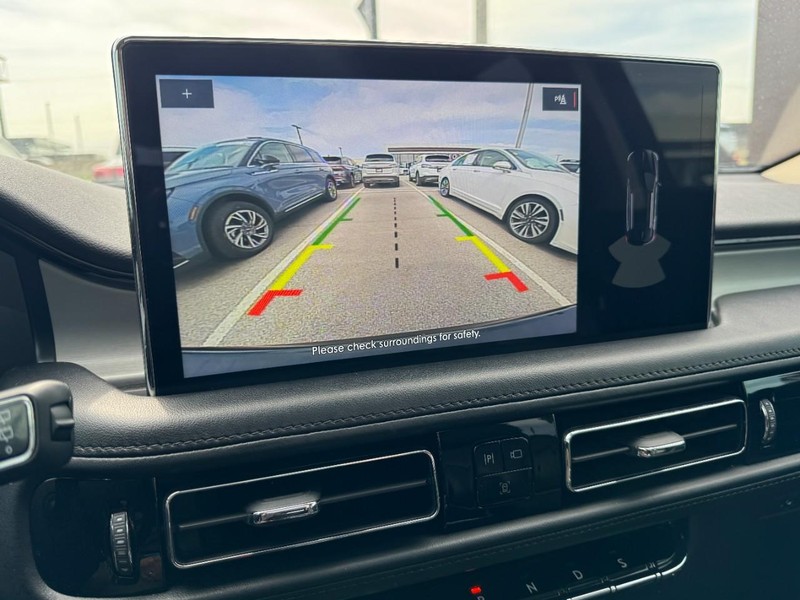 Lincoln Nautilus Vehicle Full-screen Gallery Image 24