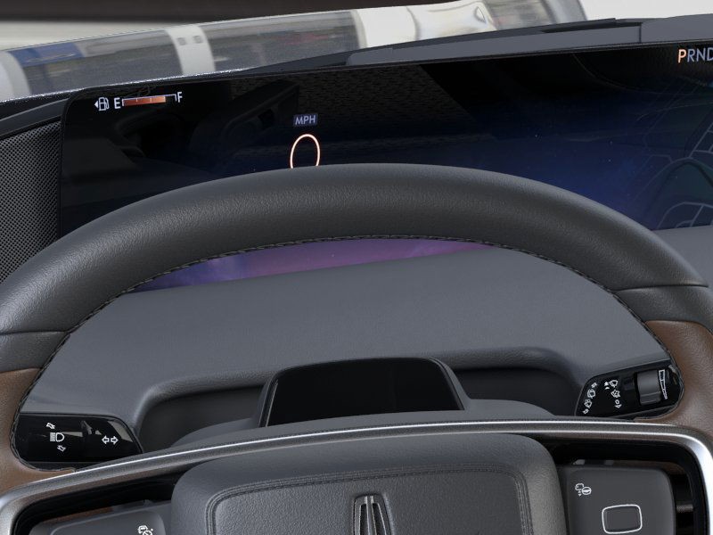 Lincoln Navigator Vehicle Full-screen Gallery Image 13