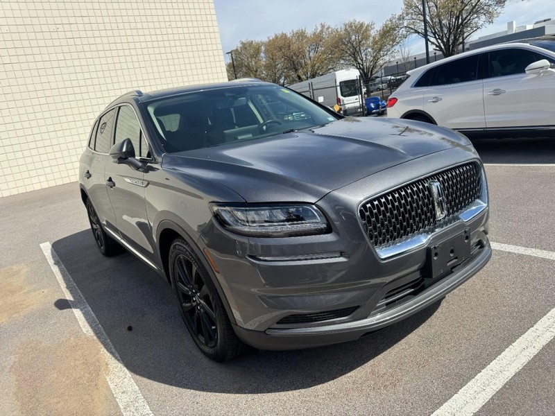 Lincoln Nautilus Vehicle Full-screen Gallery Image 02