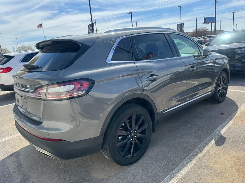 Lincoln Nautilus Vehicle Full-screen Gallery Image 04