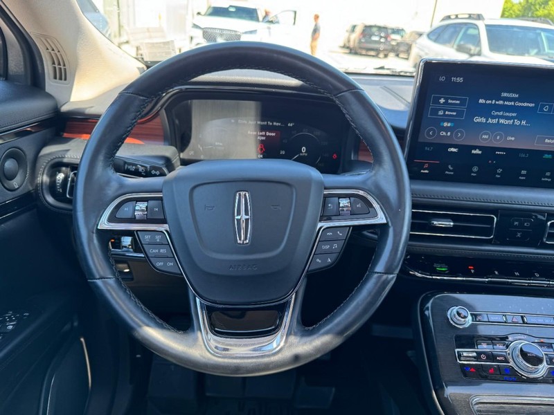 Lincoln Nautilus Vehicle Full-screen Gallery Image 10