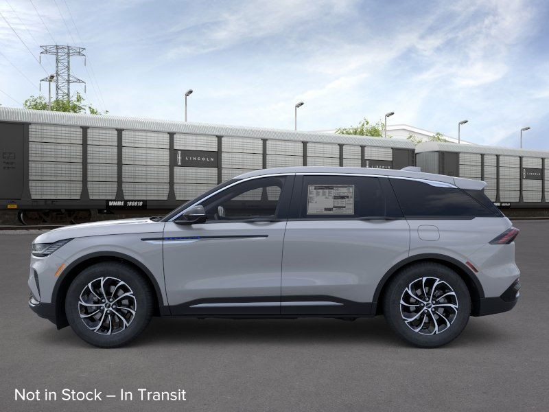 Lincoln Nautilus Vehicle Full-screen Gallery Image 03