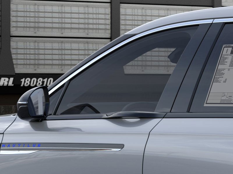 Lincoln Nautilus Vehicle Full-screen Gallery Image 20