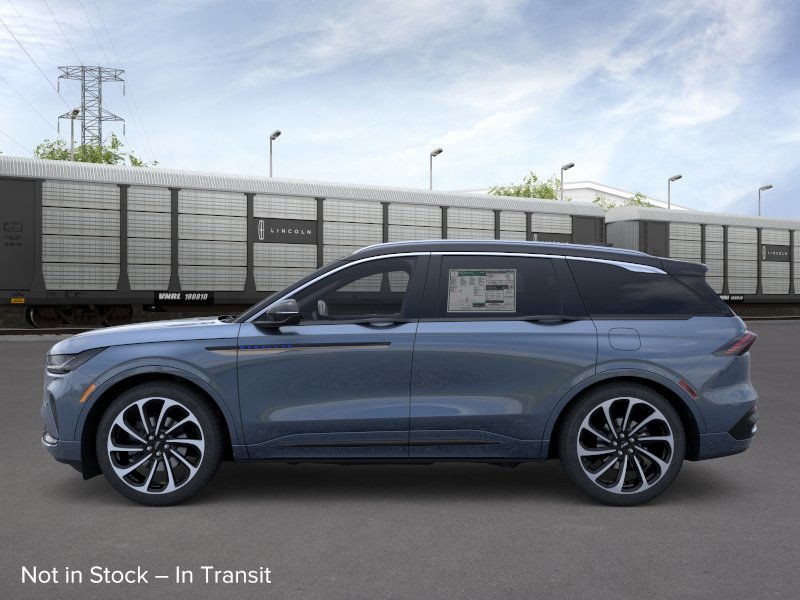 Lincoln Nautilus Vehicle Full-screen Gallery Image 03