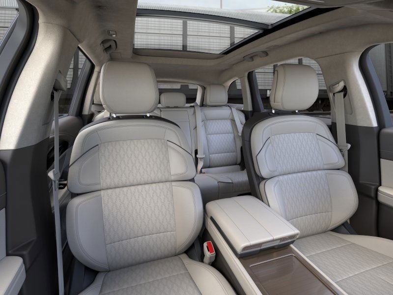 Lincoln Nautilus Vehicle Full-screen Gallery Image 10