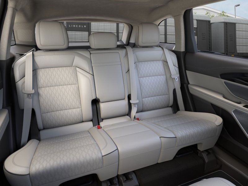 Lincoln Nautilus Vehicle Full-screen Gallery Image 11