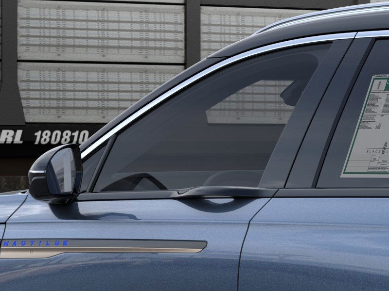 Lincoln Nautilus Vehicle Full-screen Gallery Image 20