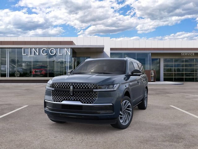 2026 Lincoln Navigator Reserve thumbnail image 02